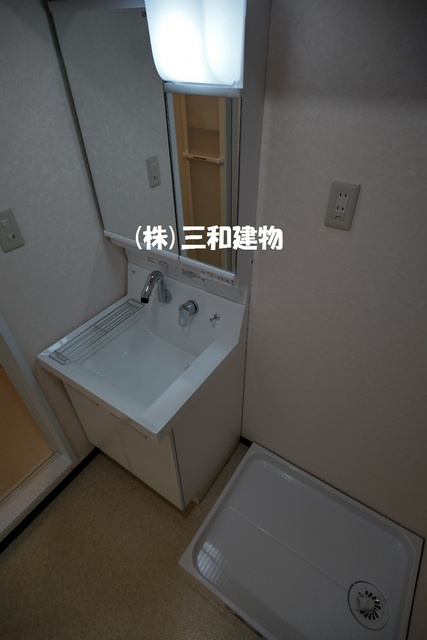 ウエストヒルズ・２１の洗面所|同じ間取りの別部屋の参考写真です（設備や素材・色が異なる場合があります）