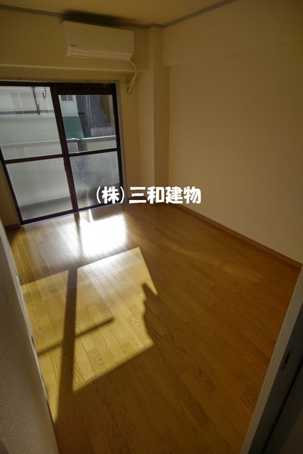 ウエストヒルズ・２１の居間・リビング|同じ間取りの別部屋の参考写真です（設備や素材・色が異なる場合があります）