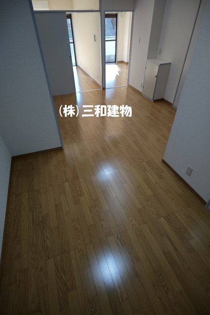 ウエストヒルズ・２１の居間・リビング|同じ間取りの別部屋の参考写真です（設備や素材・色が異なる場合があります）