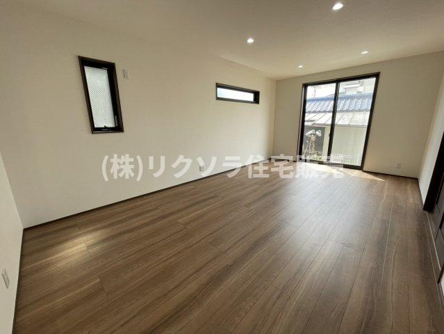 太秦緑が丘　新築一戸建てのダイニング|LDK17.6帖
■物件内覧・資金計画相談・住宅ローン相談、リフォーム相談、お問合せ受付中■
※当日・翌日のご内覧、ご相談はお電話でのお問合せがスムーズです！