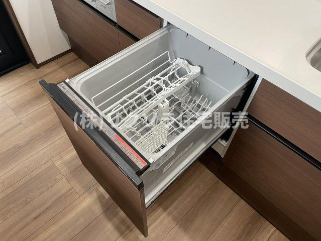 太秦緑が丘　新築一戸建ての設備|食器洗い乾燥機
■物件内覧・資金計画相談・住宅ローン相談、リフォーム相談、お問合せ受付中■
※当日・翌日のご内覧、ご相談はお電話でのお問合せがスムーズです！