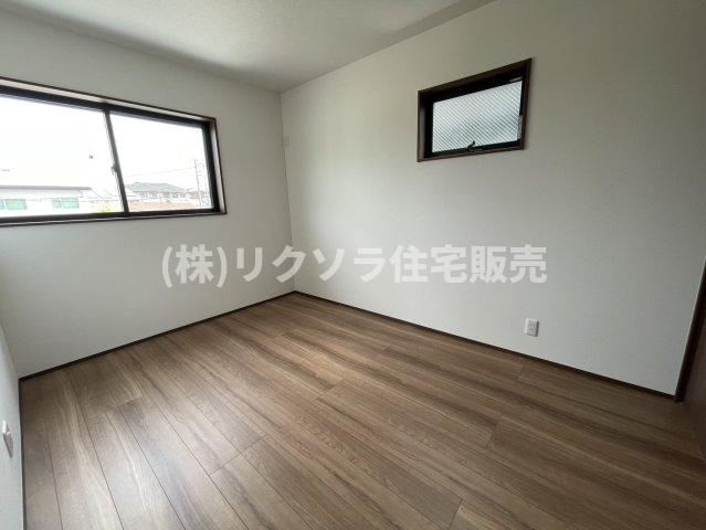 太秦緑が丘　新築一戸建ての子供部屋|洋室6.0帖
■物件内覧・資金計画相談・住宅ローン相談、リフォーム相談、お問合せ受付中■
※当日・翌日のご内覧、ご相談はお電話でのお問合せがスムーズです！