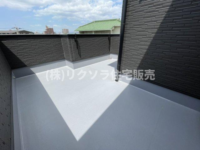 太秦緑が丘　新築一戸建てのバルコニー|広々バルコニー
■物件内覧・資金計画相談・住宅ローン相談、リフォーム相談、お問合せ受付中■
※当日・翌日のご内覧、ご相談はお電話でのお問合せがスムーズです！