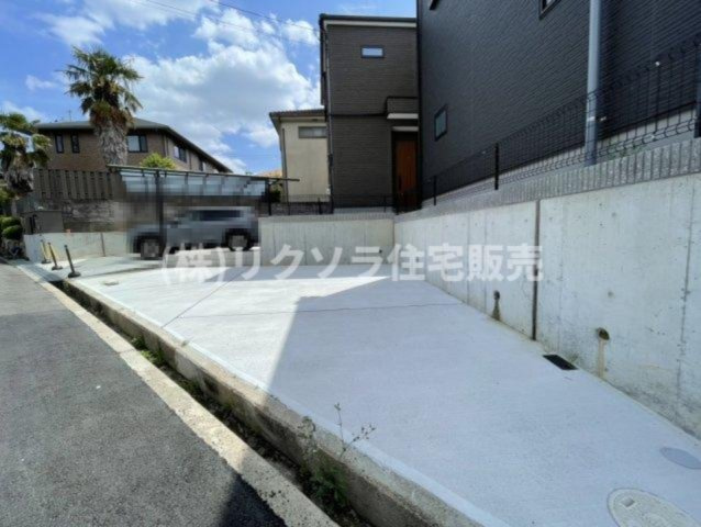 太秦緑が丘　新築一戸建ての駐車場|駐車場2台
■物件内覧・資金計画相談・住宅ローン相談、リフォーム相談、お問合せ受付中■
※当日・翌日のご内覧、ご相談はお電話でのお問合せがスムーズです！