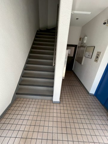 タカシマビルのエントランス
