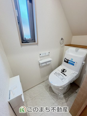 【トイレ】 | いろどりアイタウン　佐野市葛生西1丁目　1号棟 | 【同社施工写真】建具やフローリング、クロス、その他仕様が異なる場合がございます。