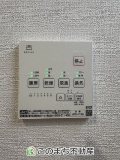 【設備】 | いろどりアイタウン　佐野市葛生西1丁目　1号棟 | 【同社施工写真】建具やフローリング、クロス、その他仕様が異なる場合がございます。雨の日のお洗濯も安心の浴室暖房換気乾燥機☆