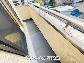 【バルコニー】 | いろどりアイタウン　佐野市葛生西1丁目　1号棟 | 【同社施工写真】建具やフローリング、クロス、その他仕様が異なる場合がございます。たくさんのお洗濯物を外干し可能な広々としたバルコニー♪