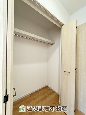 【収納】 | いろどりアイタウン　佐野市葛生西1丁目　1号棟 | 【同社施工写真】建具やフローリング、クロス、その他仕様が異なる場合がございます。
