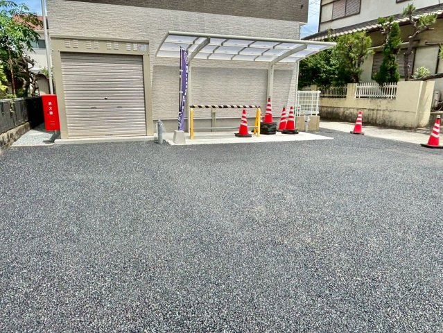ロタス中島の駐車場