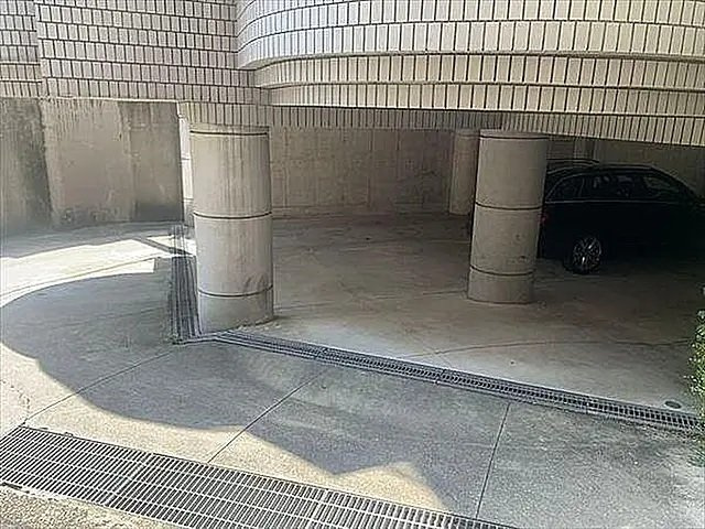 ハウス47の駐車場