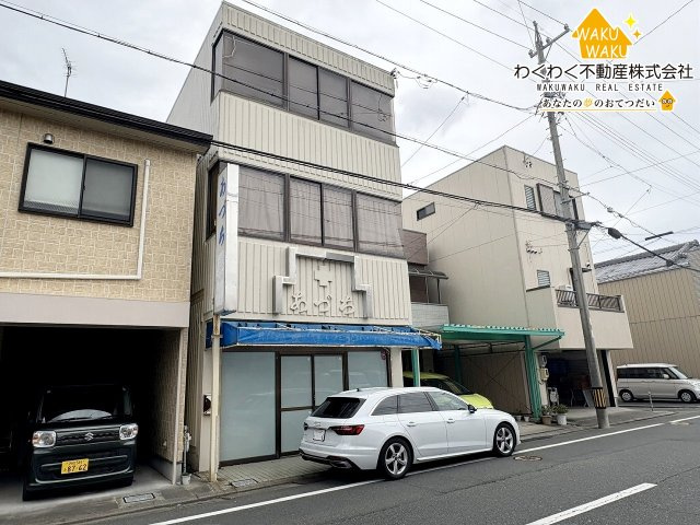 中古戸建の前面道路含む現地写真