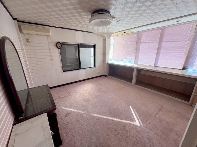 中古戸建の洋室|AI画像使用※掲載の写真は家具や小物を除いた部屋のイメージです。現況と異なる場合があります。