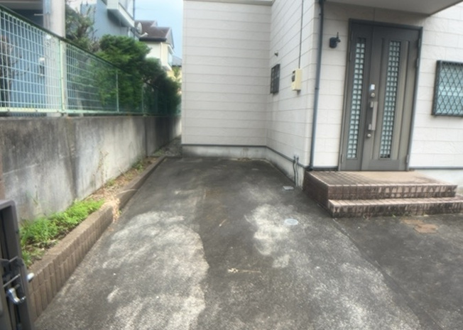 【駐車場】 | 駐車場と明記されていても、最小スペースでつくられた駐車場だと大型車は駐車できなかったり、出入りしにくくなったりする可能性があります。お車のサイズと購入したい物件の駐車場のサイズを現地で確認しましょう。
