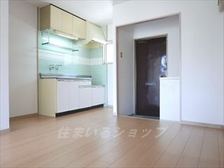 広島市安佐北区深川５丁目のアパートの居間・リビング|床はフローリングです