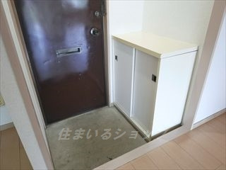広島市安佐北区深川５丁目のアパートの玄関