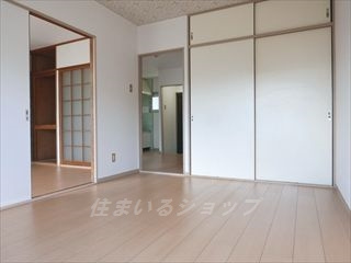 広島市安佐北区深川５丁目のアパートの寝室