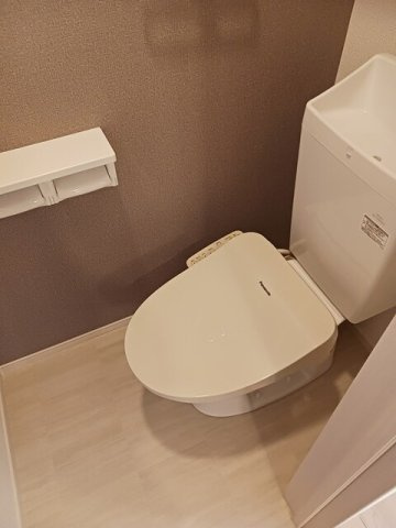 【トイレ】 | プリムローズ　日向 | 清潔感のあるトイレです