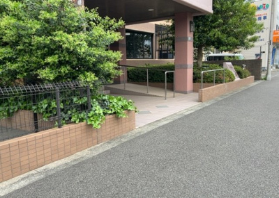 【庭】 | ダイアパレスソレアル町田 | 物件によっては、入居者が個人的に使用できる専用庭がついているものもあります。また、住宅の中にある土間の部分を庭と呼ぶこともあります。庭の用途は住む人によって変わり、それによってデザインもさまざまです。