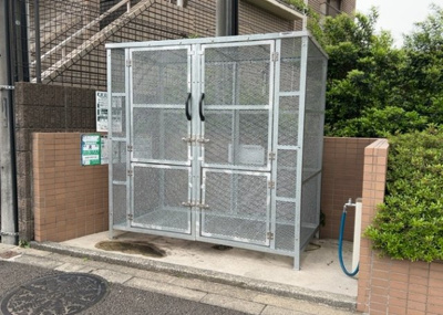 【設備】 | ダイアパレスソレアル町田 | 共有部分は、住民なら誰もが使える設備のこと。例えば駐車場やエレベーター、インターネット設備、セキュリティ設備などがあります。他にも、マンションの廊下・外部階段やエントランス・ゴミ置き場などがあります。