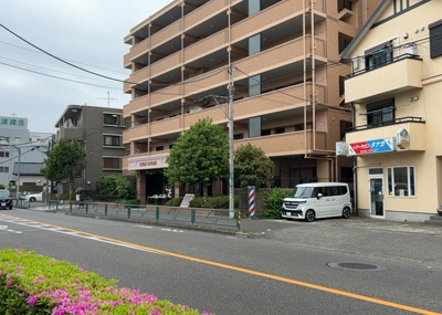 【現況写真】 | ダイアパレスソレアル町田 | 景色重視でお家選ぶをするとスーパーが遠い！学校が遠い！など生活をするうえで利便性で困ることもあります。まず一度現地を見学する際に、周辺の施設などがあるかを確認し、暮らし始めた後のことを想像しましょう。