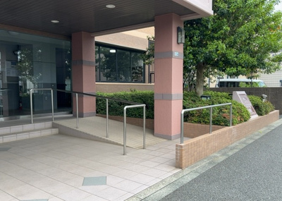 【内装】 | ダイアパレスソレアル町田 | 共用部分は、一棟の建物に住む区分所有者全員が共同で所有するとし、共用部分の管理、補修などは、区分所有者で形成される管理組合が行います。個人の判断で勝手に変更することはできませんので覚えておきましょう。