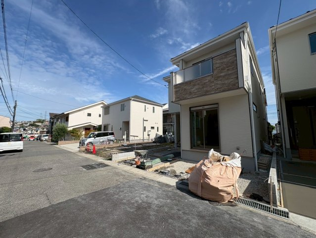 西舞子9丁目 1期2号棟の前面道路含む現地写真|前面道路含む現地写真です