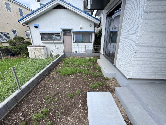 松戸市西馬橋2丁目新築戸建【馬橋北小学校:10分】の庭|リビング前・庭スペース