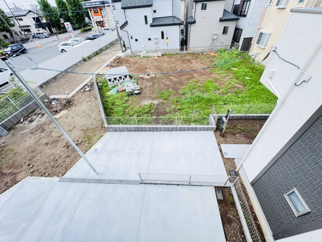 松戸市西馬橋2丁目新築戸建【馬橋北小学校:10分】の展望|バルコニーより南側眺望・南側駐車スペースにつき日当たり良好♪