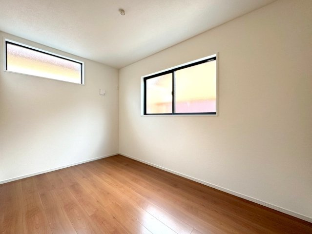 南西向き陽当たり良好４ＬＤＫ◆並列駐車２台可能◆収納充実◆伏見区淀生津町の洋室|洋室