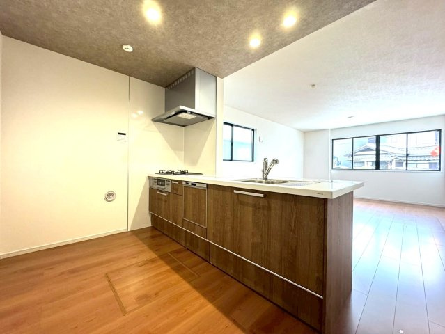 南西向き陽当たり良好４ＬＤＫ◆並列駐車２台可能◆収納充実◆伏見区淀生津町のキッチン|キッチン