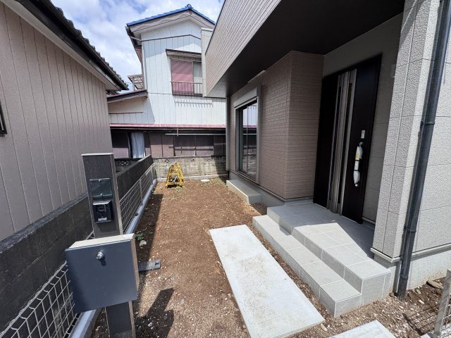 松戸市西馬橋2丁目新築戸建【馬橋北小学校:10分】の庭|リビング前・南側庭スペース