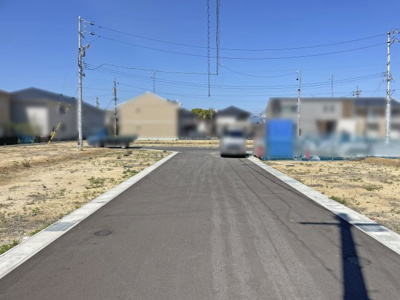 【前面道路含む現地写真】 | 四日市市日永１丁目３号地　全３区画 | 前面道路