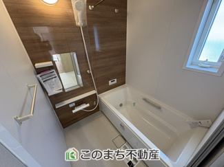 【浴室】 | いろどりアイタウン　佐野市葛生西1丁目　2号棟 | 足を延ばしてゆったり入浴できる一坪タイプの大きなお風呂☆