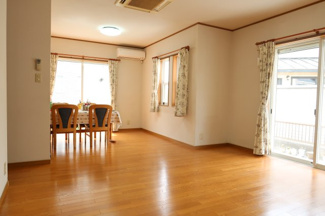 【居間・リビング】 | 野洲市西河原　中古戸建