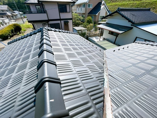 双葉郡楢葉町山田岡字松ノ口　中古住宅 陽当たり良好！ 4LDK 不動産プラスの外観|屋根。瓦屋根なのでひび割れの心配はなさそうですね。丈夫な瓦の構造なのでメンテナンスにお金がかかりにくいです。