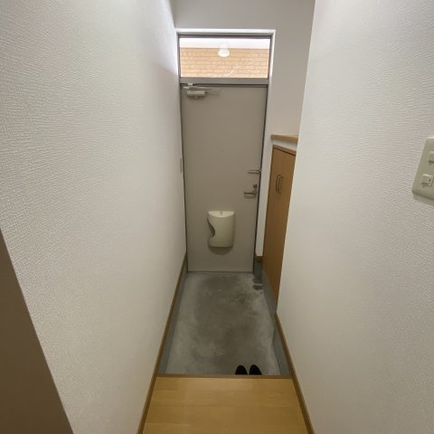 若山ハイツ大谷の玄関