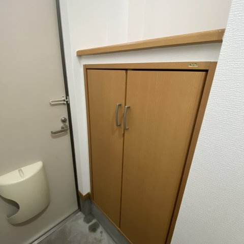 若山ハイツ大谷の玄関