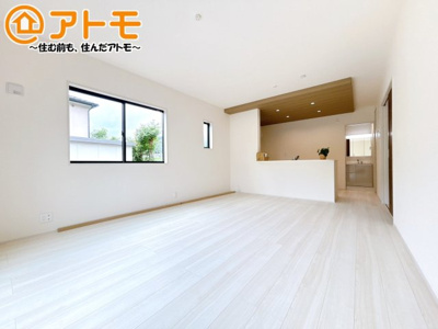 【居間・リビング】 | 駿東郡小山町菅沼　新築一戸建て　1号棟 | 家族団らんのイメージは、リビングを思い浮かべませんか？リビングこそ広々とした空間が良いですね♪