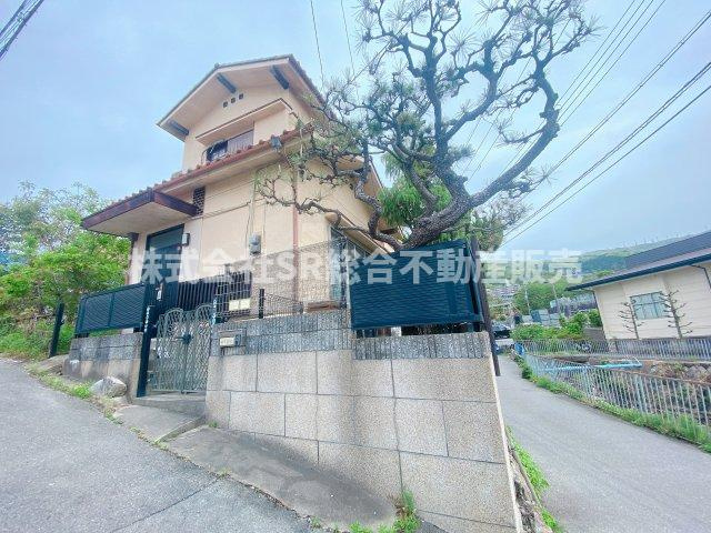 日下町2丁目中古戸建の外観|小学校・スーパー・ドラッグストア・公園・役所の窓口が徒歩10分圏内と近く、住環境も充実しています！