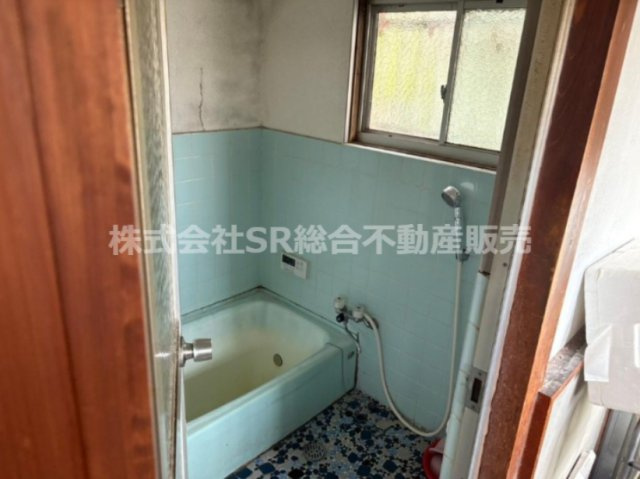 日下町2丁目中古戸建の浴室|お風呂には窓もあり、換気がバッチリとできます☆