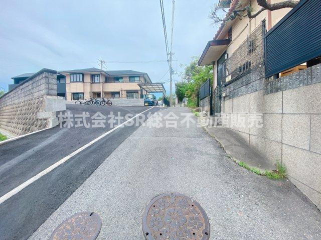 日下町2丁目中古戸建の前面道路含む現地写真|リフォームや住宅ローン・東大阪市の不動産の事なら弊社にお任せ下さいませ！
各地域の特徴・グルメ・裏道やその他、細かい情報等も熟知した
東大阪市出身のスタッフが新生活を送るお客様をサポート致します！