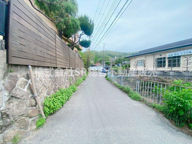 日下町2丁目中古戸建の前面道路含む現地写真|前面道路含む現地写真です