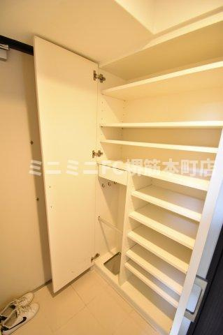 アーデンタワー本町イーストの玄関
