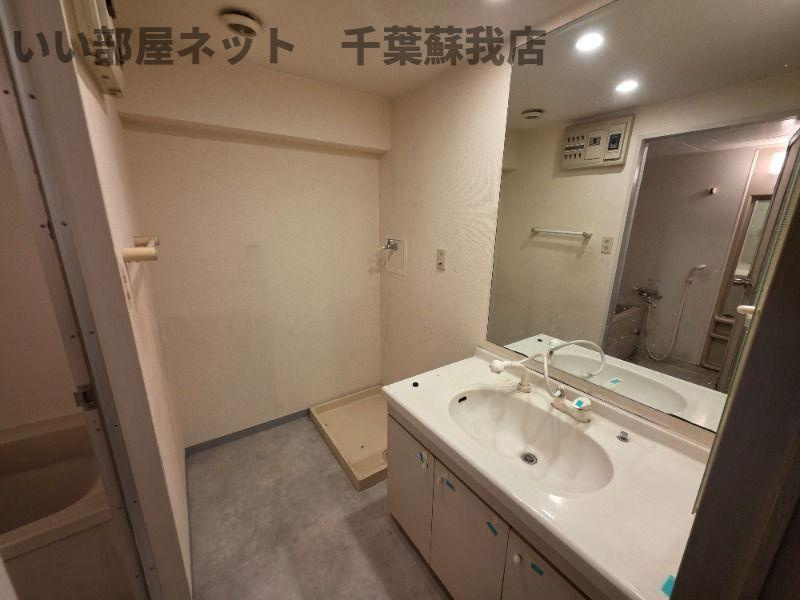 キャッスル蘇我の洗面所|明るい洗面所です