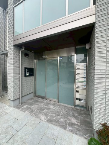 シャーメゾン芥川のエントランス