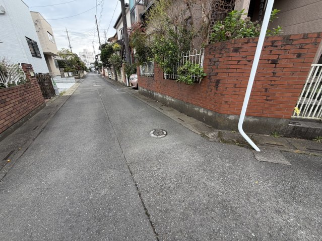角地＆立地◎周辺施設◎♪坂戸市千代田中古住宅♪の前面道路含む現地写真|前面道路含む現地写真です