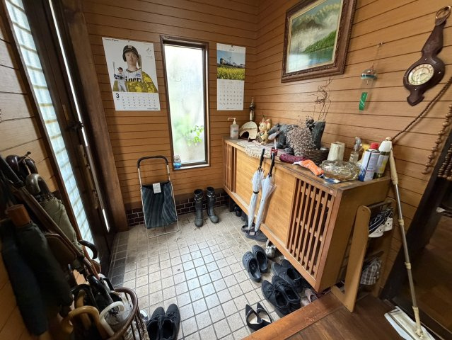 角地＆立地◎周辺施設◎♪坂戸市千代田中古住宅♪の玄関|明るい玄関です