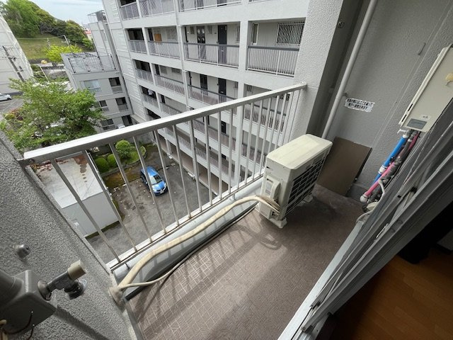 泉ヶ丘コーポラスＢ棟のバルコニー