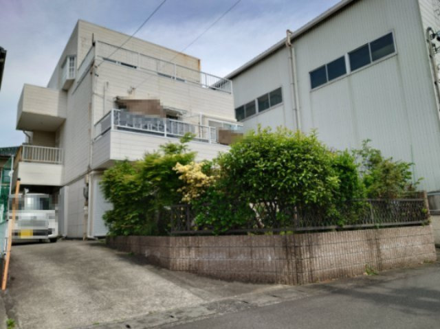 売土地　静岡市駿河区池田の外観|間口9.6mあり、並列で乗用車3台、あるいは2台＋庭やアプローチといった余裕のある配置が可能です。